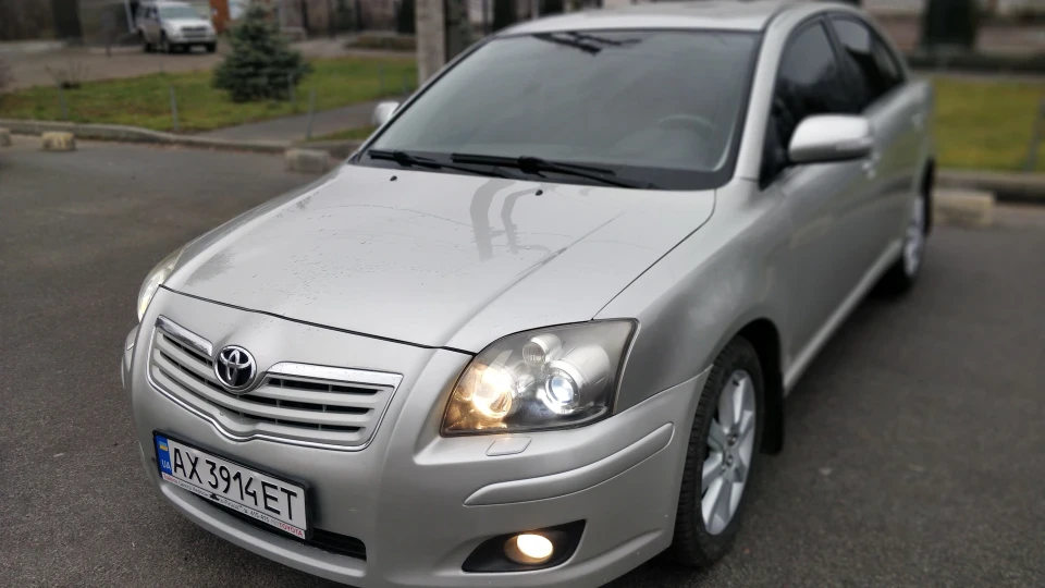Toyota Avensis 2
