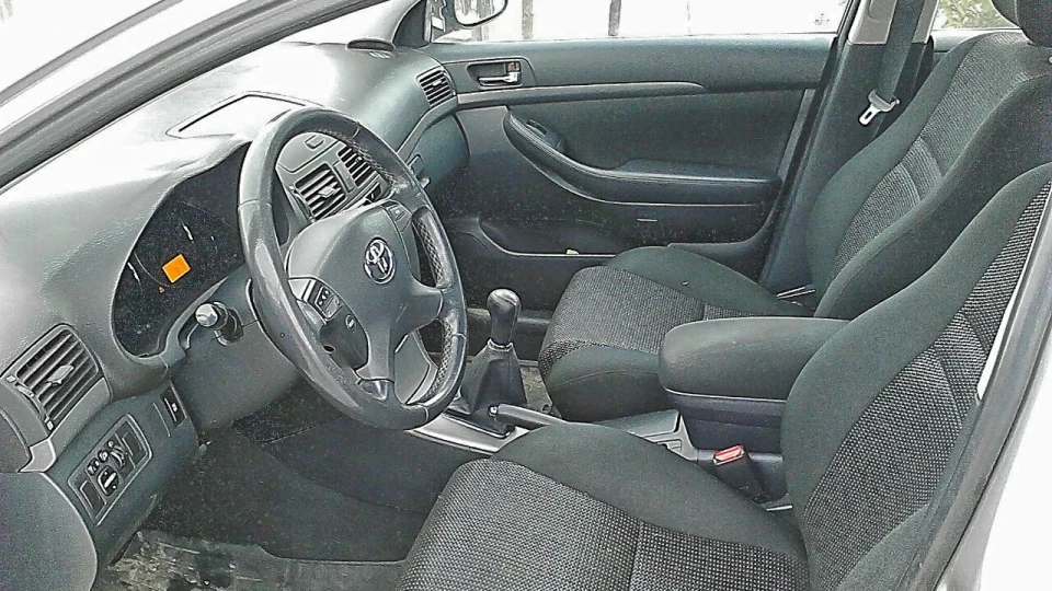 Toyota Avensis 2