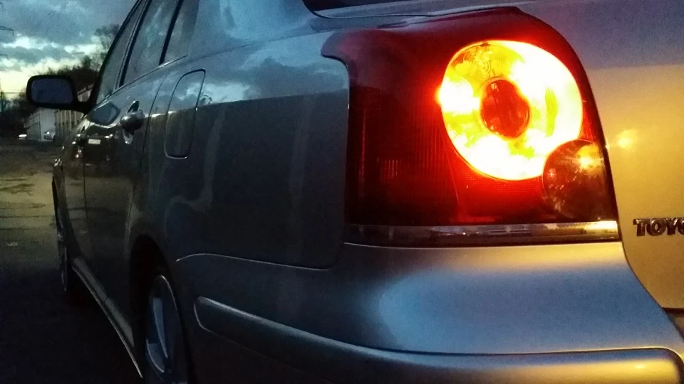Toyota Avensis 2