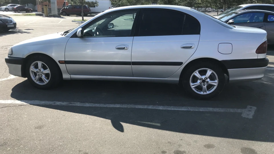Toyota Avensis 2