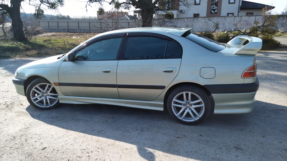 Toyota Avensis 2