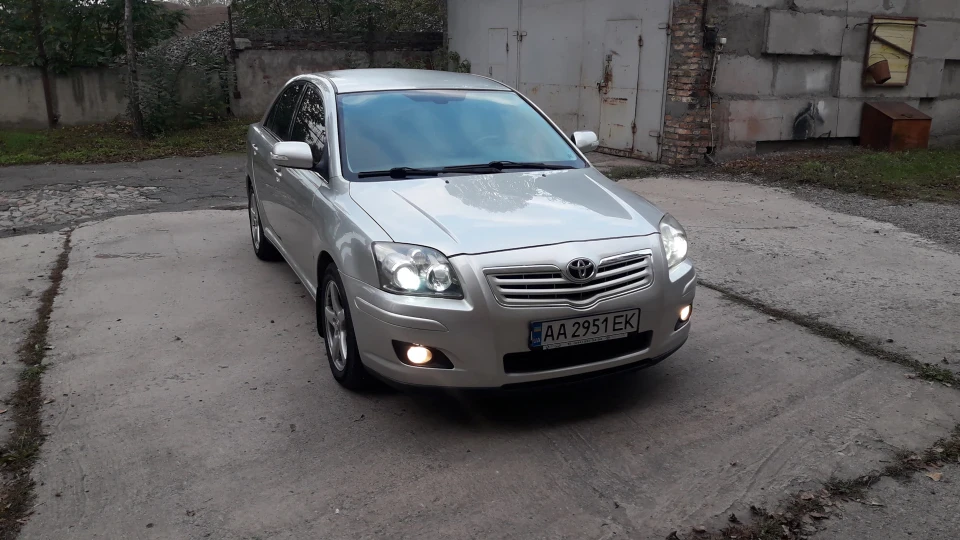 Toyota Avensis 4