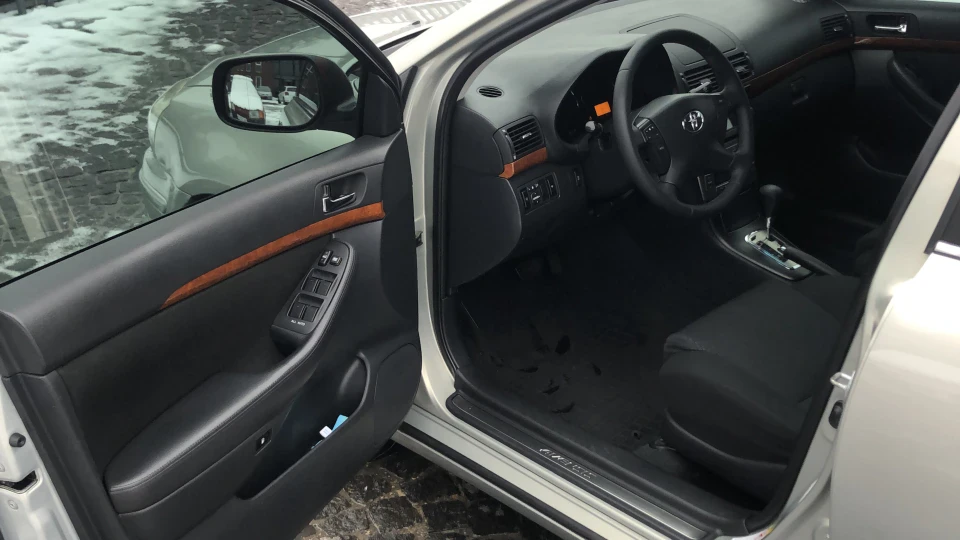 Toyota Avensis 4