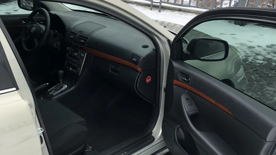 Toyota Avensis 5