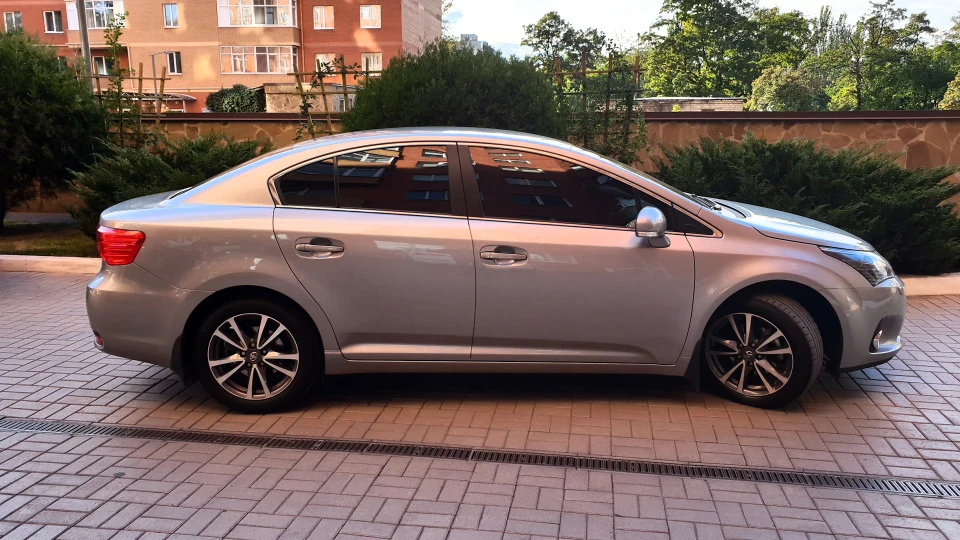 Toyota Avensis 5