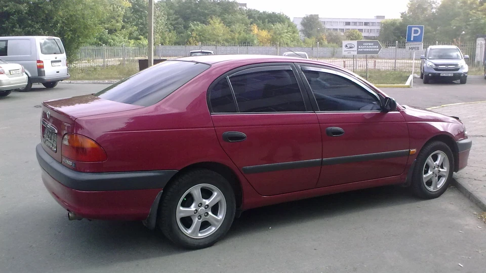 Toyota Avensis 1.6 МТ 2