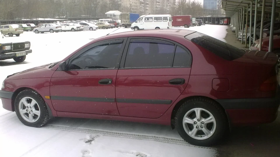 Toyota Avensis 1.6 МТ 4