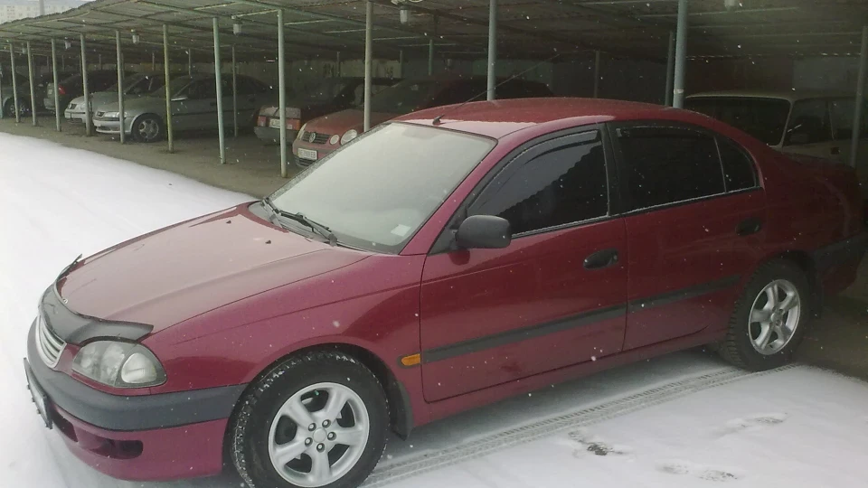 Toyota Avensis 1.6 МТ 5