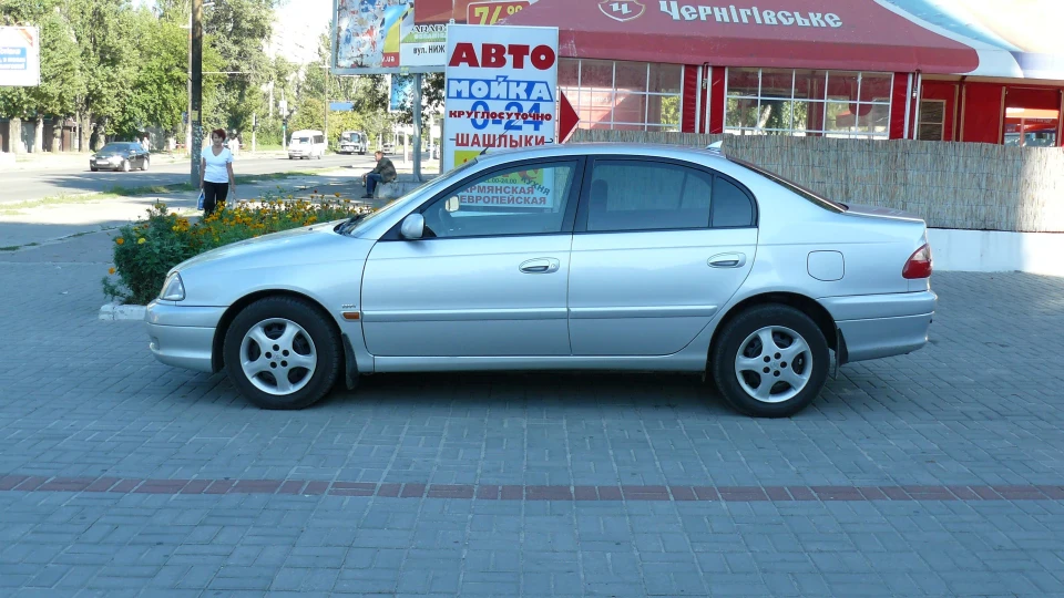 Toyota Avensis 1.6 vvt-i 3