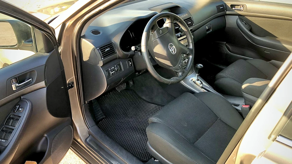 Toyota Avensis 1.8 AT 4