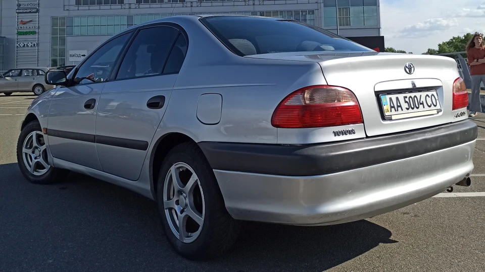 Toyota Avensis 1ZZ-FE 1.8 2