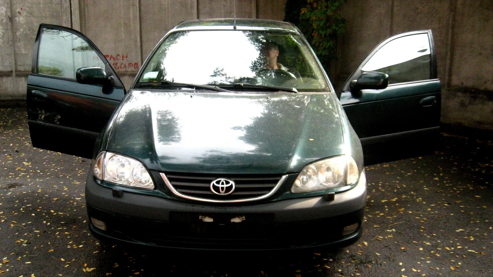 Toyota Avensis 2.0 бензин 2