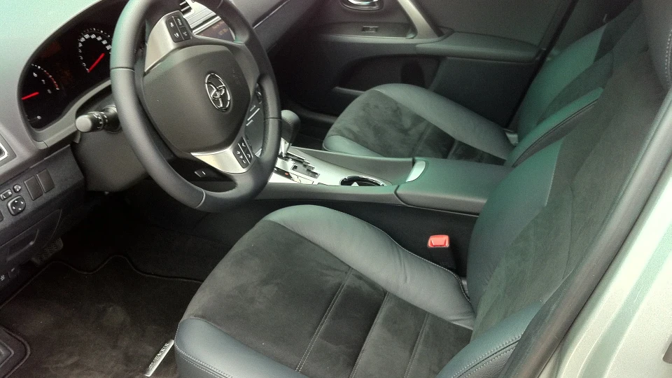 Toyota Avensis 2.0 full 3