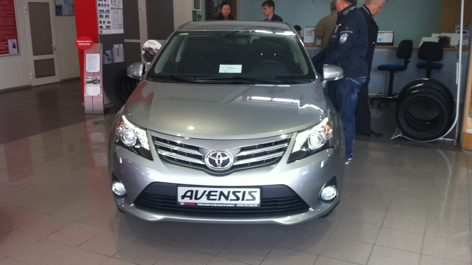 Toyota Avensis 2.0 full 4