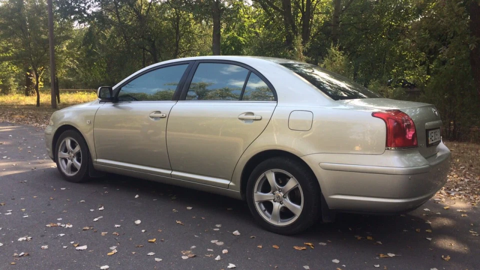 Toyota Avensis 2.4 FSI 2