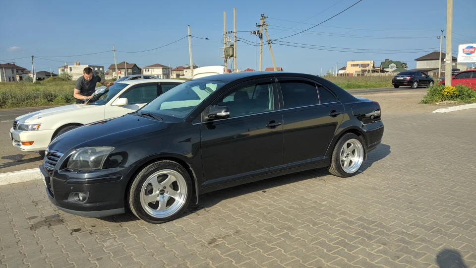 Toyota Avensis Чорний віник)) 2