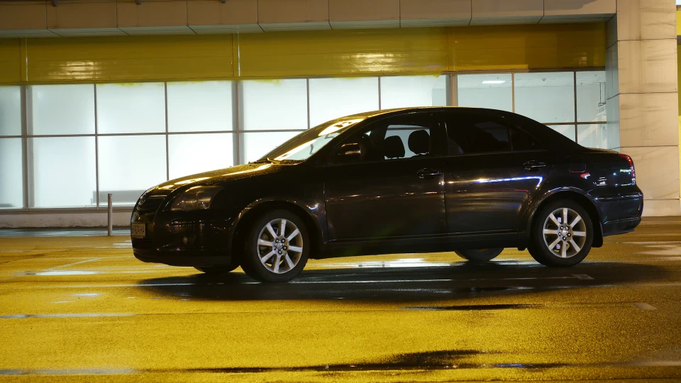 Toyota Avensis Чорний віник)) 5