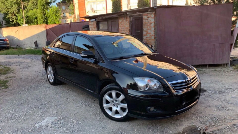 Toyota Avensis Чорний вовк