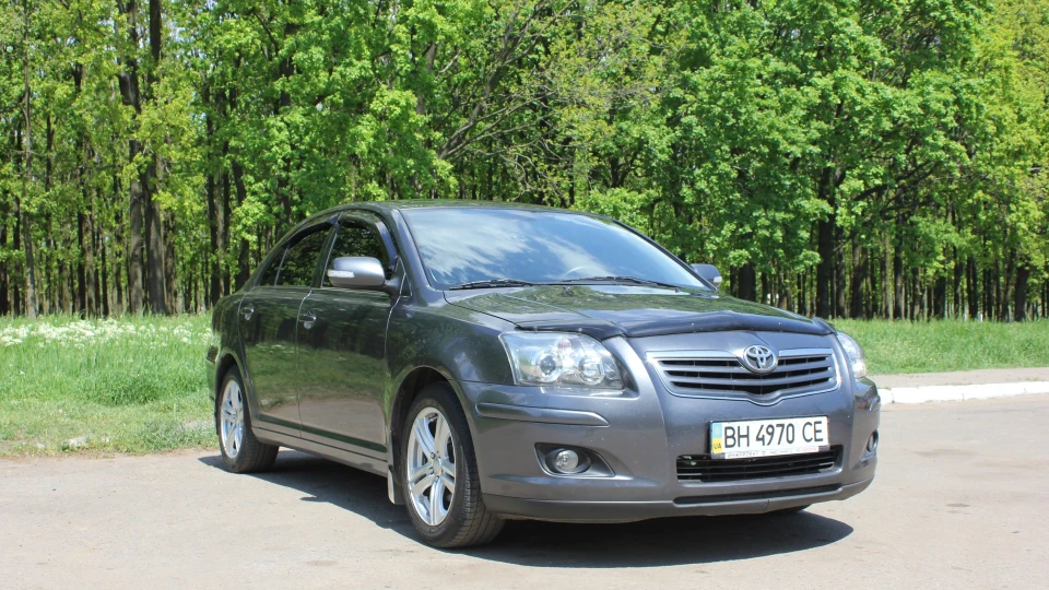 Toyota Avensis Колір мокрий асфальт