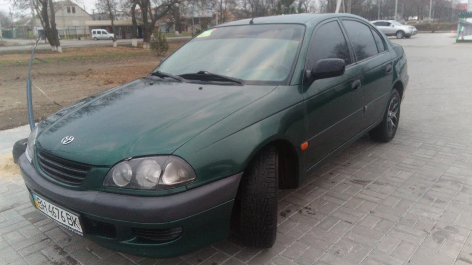 Toyota Avensis Green 2