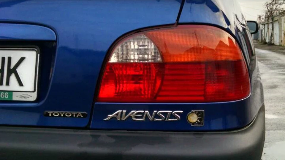 Toyota Avensis Лінія сонця 4