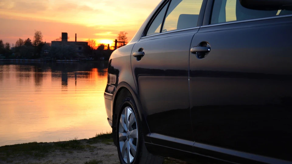 Toyota Avensis =Мокрий асфальт= 2