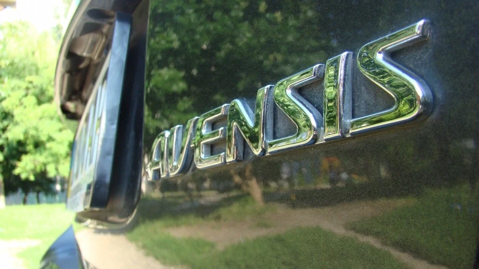 Toyota Avensis =Мокрий асфальт= 3
