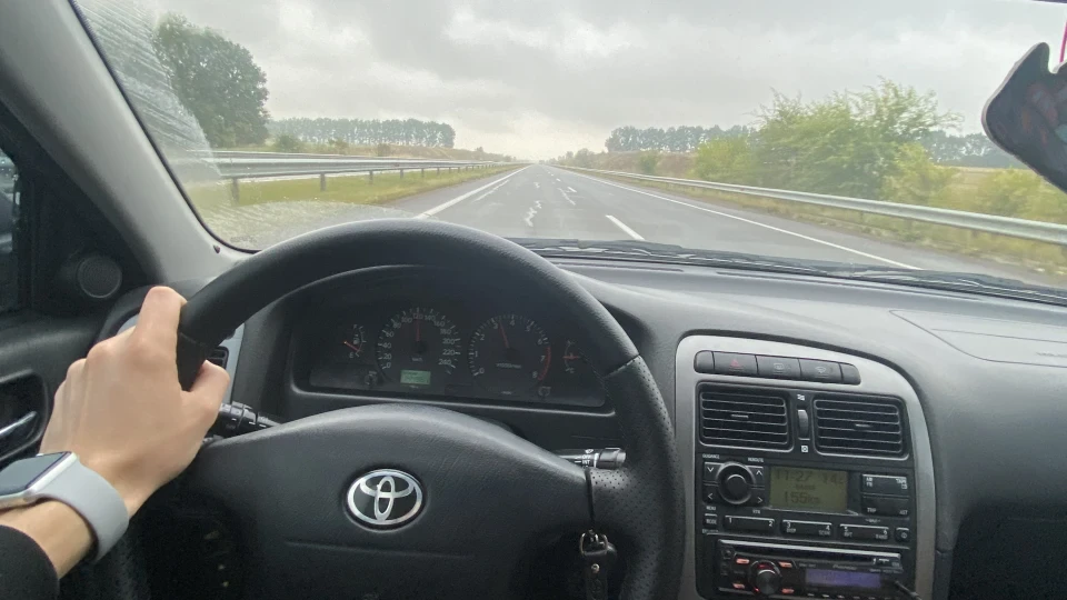 Toyota Avensis Перша 3
