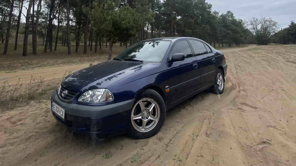 Toyota Avensis Перша 4