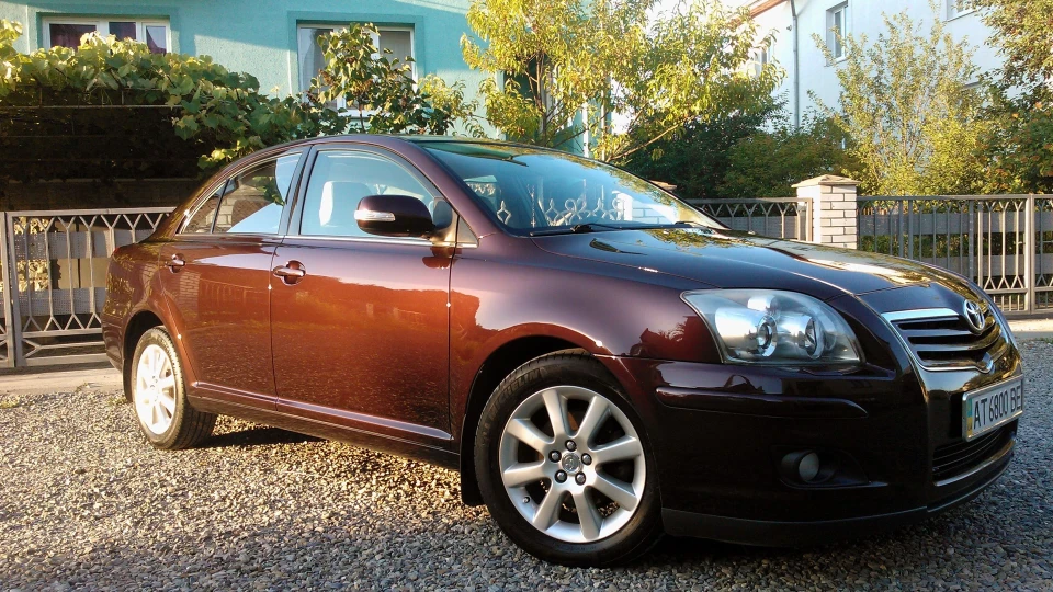 Toyota Avensis POMEGRANATE 2