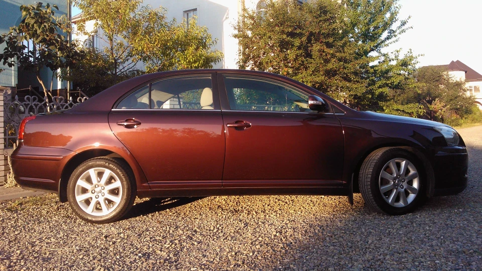 Toyota Avensis POMEGRANATE 3
