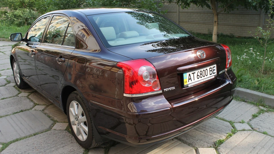 Toyota Avensis POMEGRANATE 5