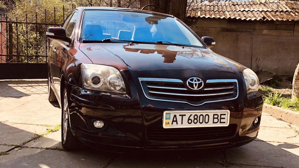 Toyota Avensis POMEGRANATE 3