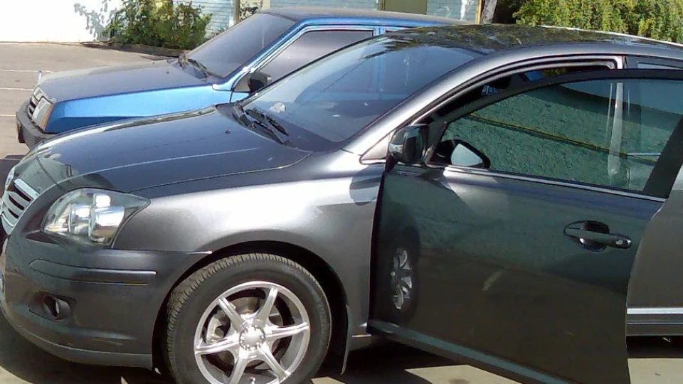 Toyota Avensis Сіра мишка