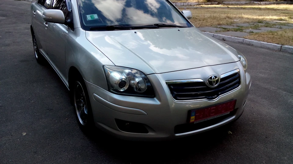 Toyota Avensis сірий металік 1.8 2
