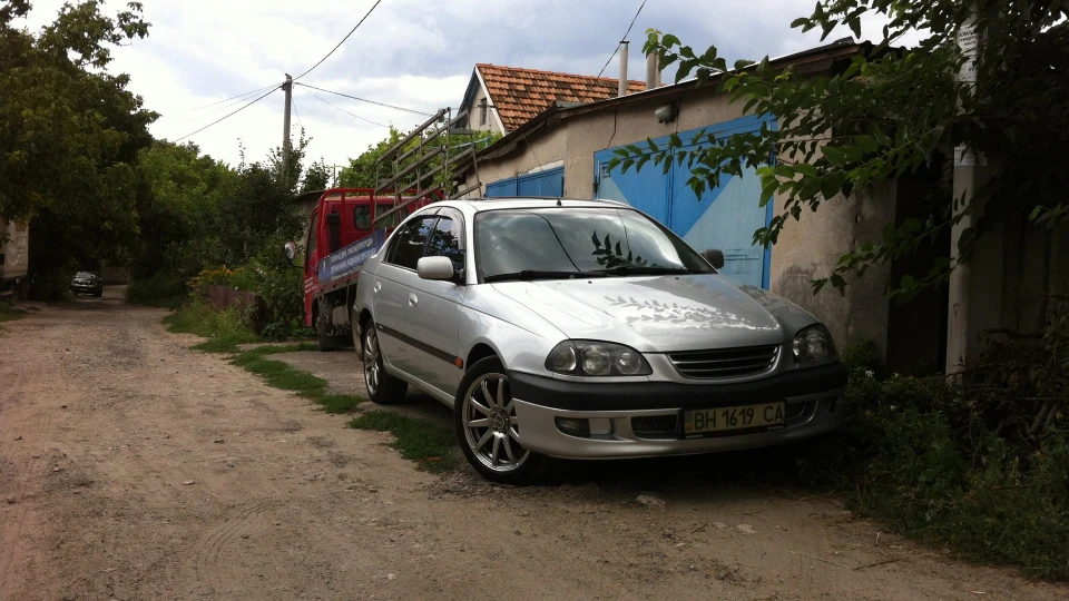 Toyota Avensis Сірий металік 3