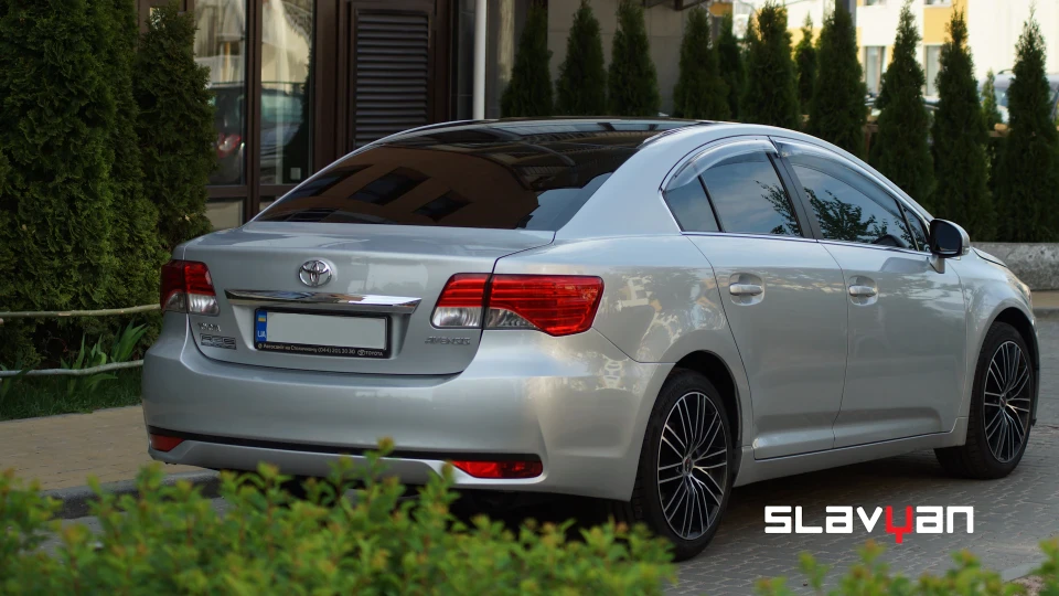 Toyota Avensis > 3