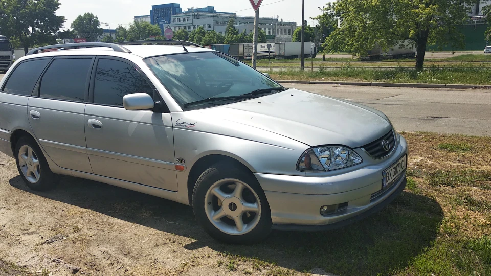 Toyota Avensis Turbo 2