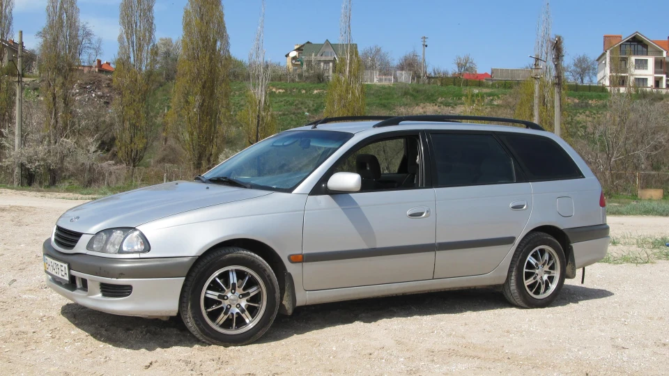 Toyota Avensis універсал 2