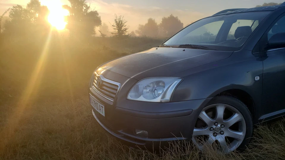 Toyota Avensis Місткий сарайчик 2