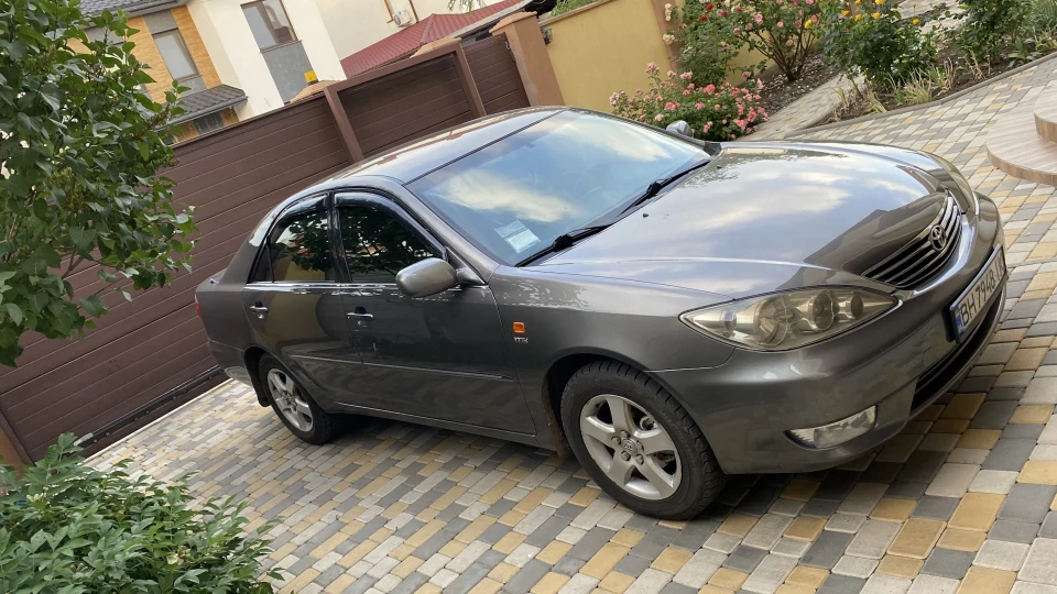 Toyota Camry 2
