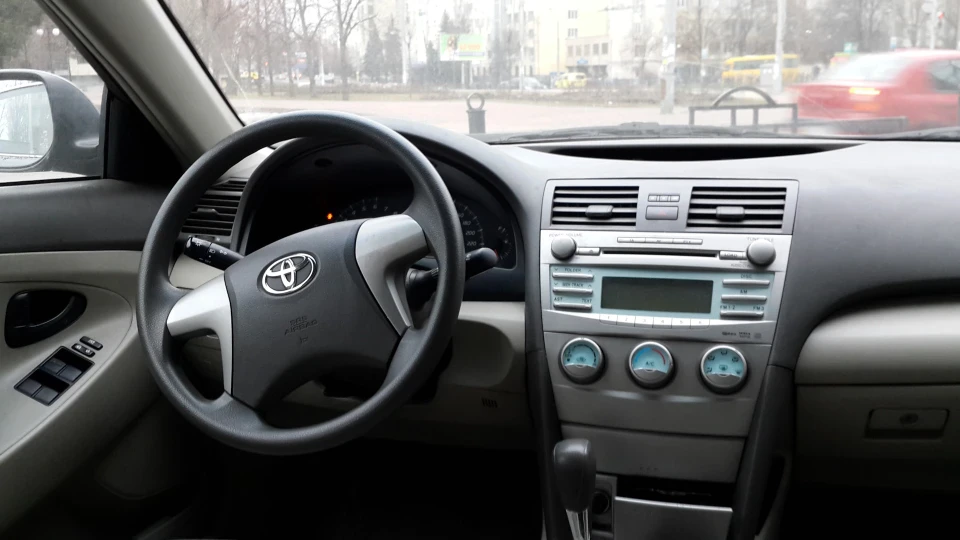 Toyota Camry 2