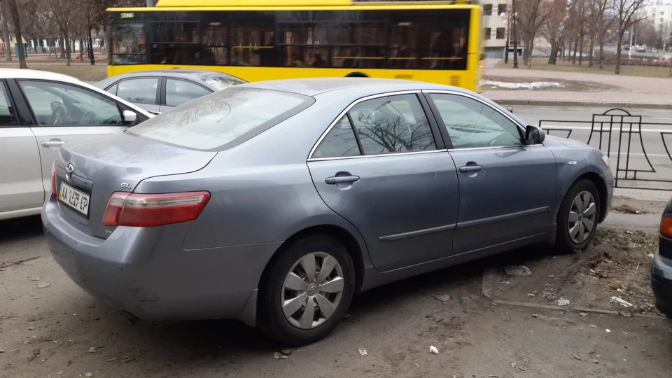 Toyota Camry 4