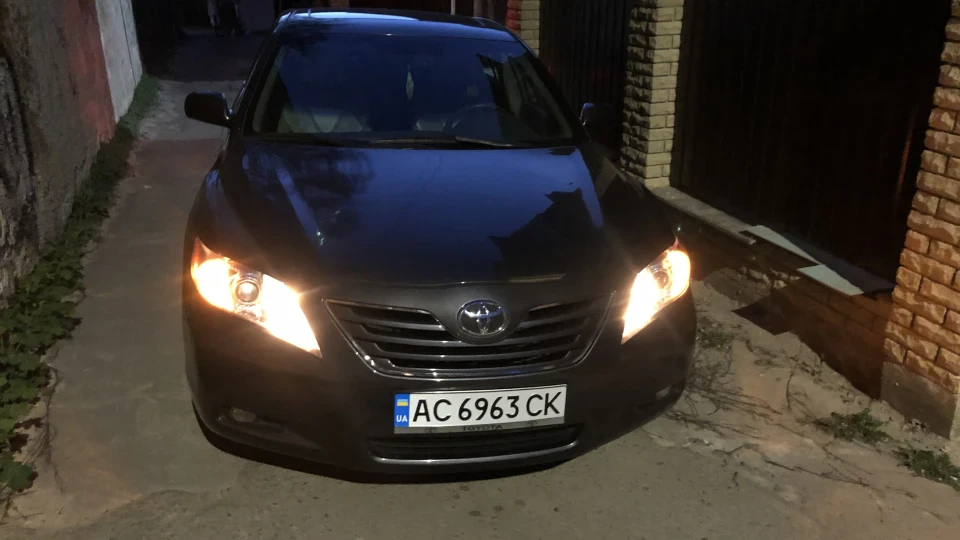 Toyota Camry 4