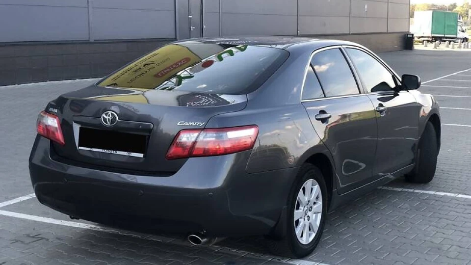 Toyota Camry 2