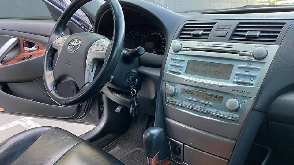 Toyota Camry 4