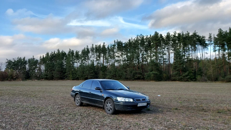 Toyota Camry 4