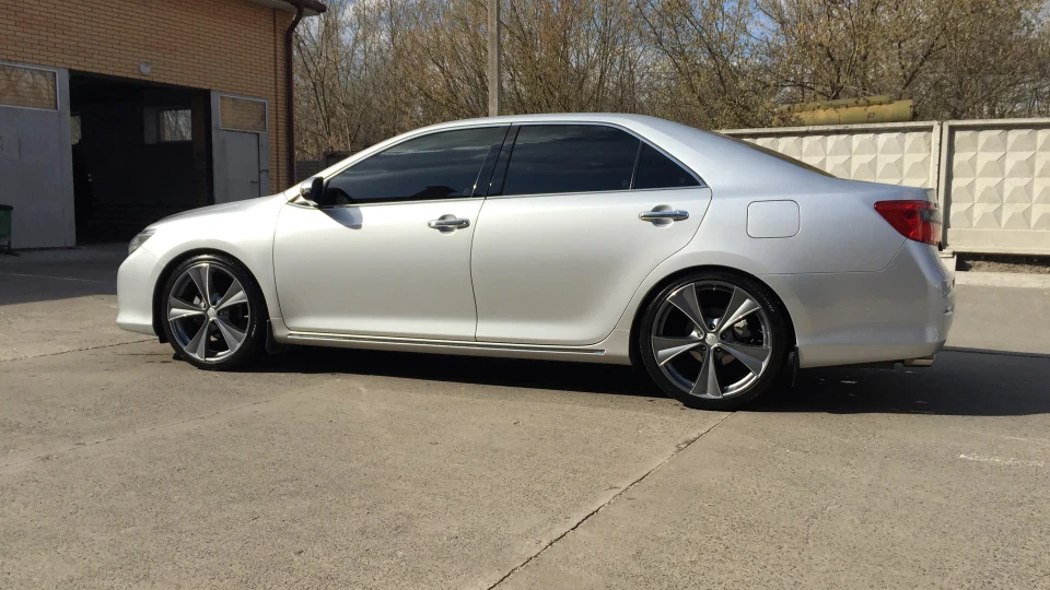 Toyota Camry 2
