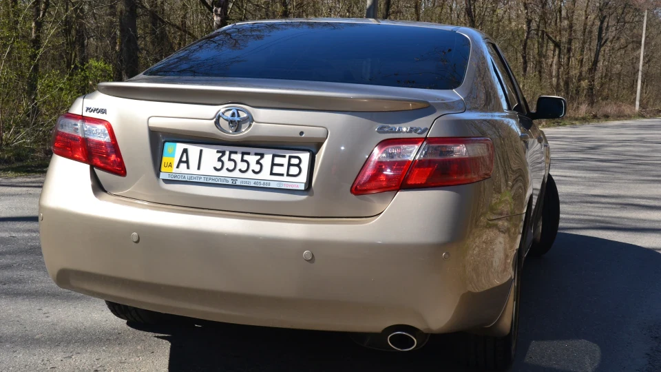 Toyota Camry 4