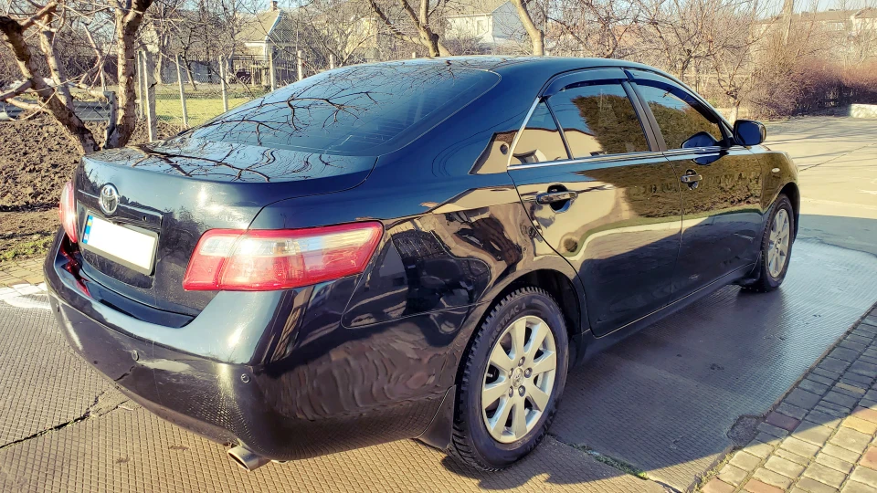 Toyota Camry 2